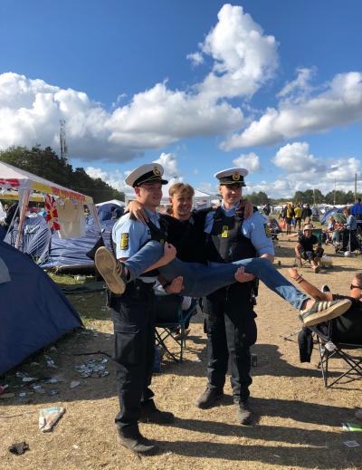 skaber glæde blandt Roskildes festivalgæster | Dansk