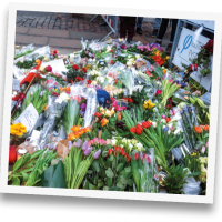 Blomster ved Krudttønden efter terrorangrebet